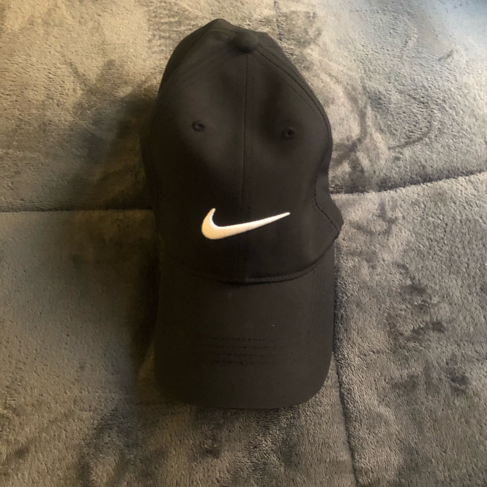 Black Nike hat